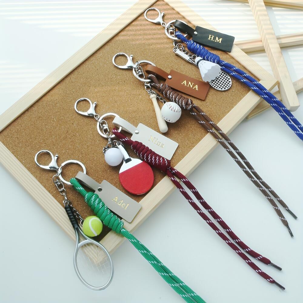 Customized Name Sports Themed  - Monogram Keychain Leather recension och pris