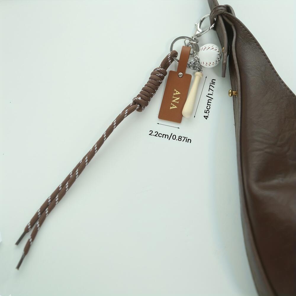 Customized Name Sports Themed  - Monogram Keychain Leather recension och pris