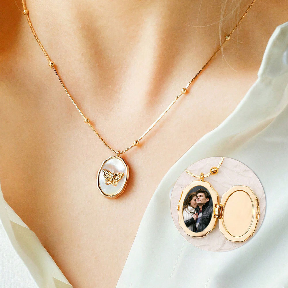 Customized 1/2 Photo Necklace  - Custom Photo Book recension och pris