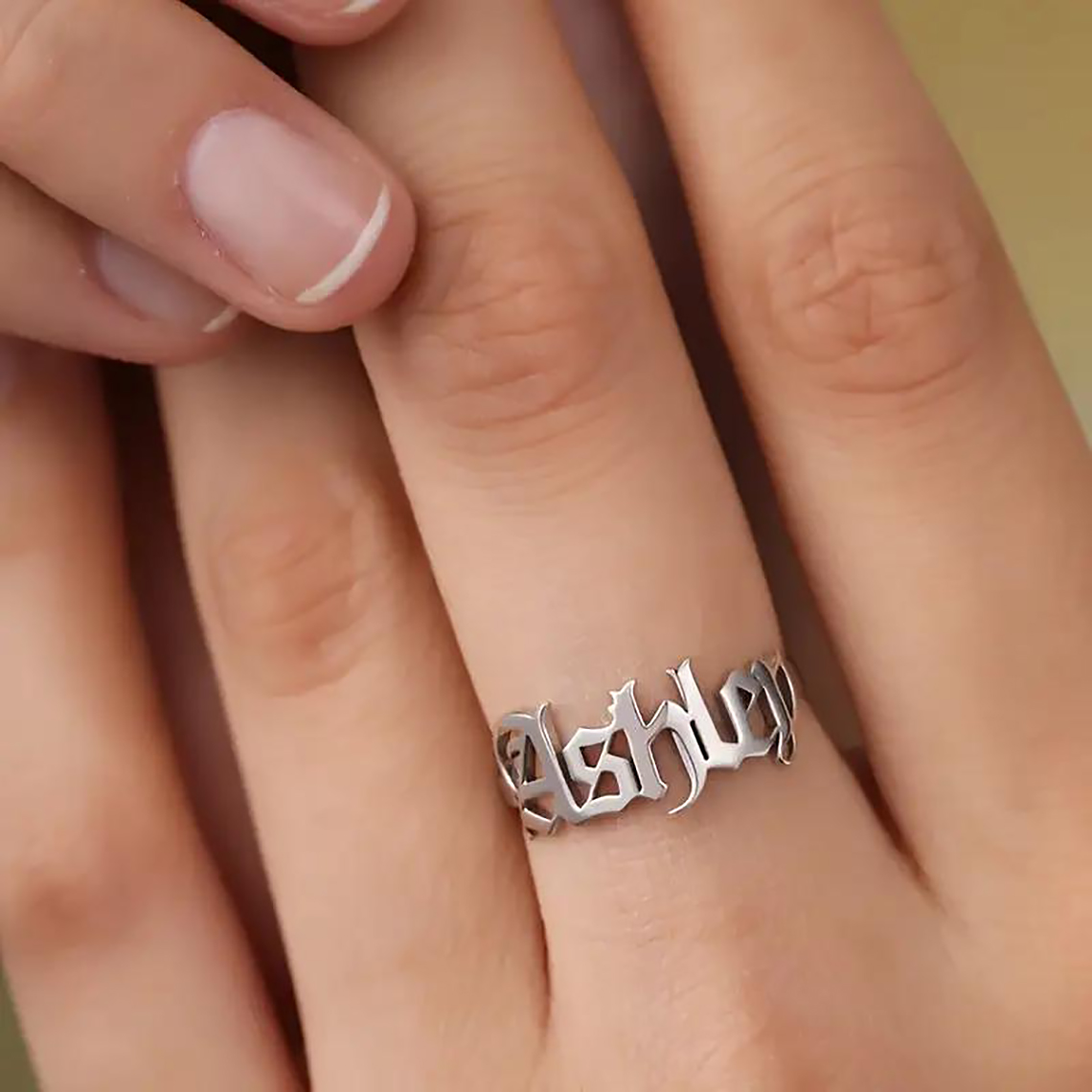 Custom Gold Ring Women Gothic  - Initial Ring Custom recension och pris