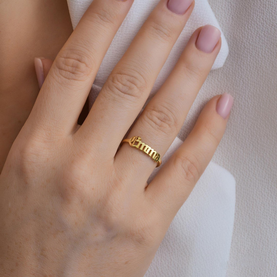 Custom Gold Ring Women Gothic  - Initial Ring Custom recension och pris